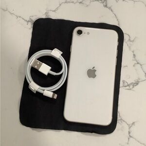 Apple iPhone SE (3rd Gen) Starlight 64GB with Charging Cable